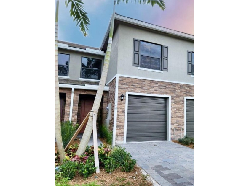 ATTENTION INVESTORS! PROPERTY CURRENTLY LEASED. TENANTS PAYING - Beach Townhome/Townhouse for sale in Deerfield Beach, Florida on Beachhouse.com