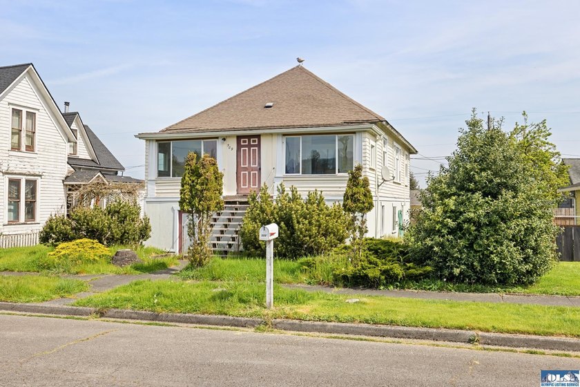 Lots of charm seeks lots of elbow grease & creativity. Gorgeous - Beach Home for sale in Port Angeles, Washington on Beachhouse.com