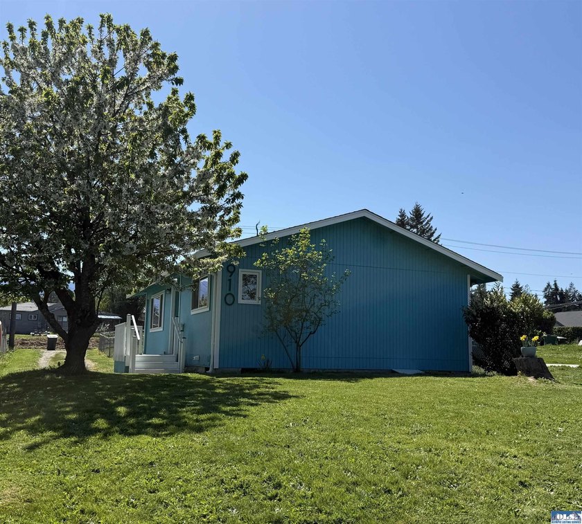 This super clean, refreshed home is truly turn-key and ready for - Beach Home for sale in Port Angeles, Washington on Beachhouse.com