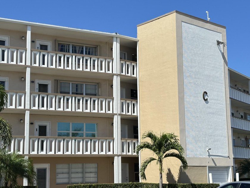 Welcome to this inviting condo in the desirable 55+ gated - Beach Condo for sale in West Palm Beach, Florida on Beachhouse.com