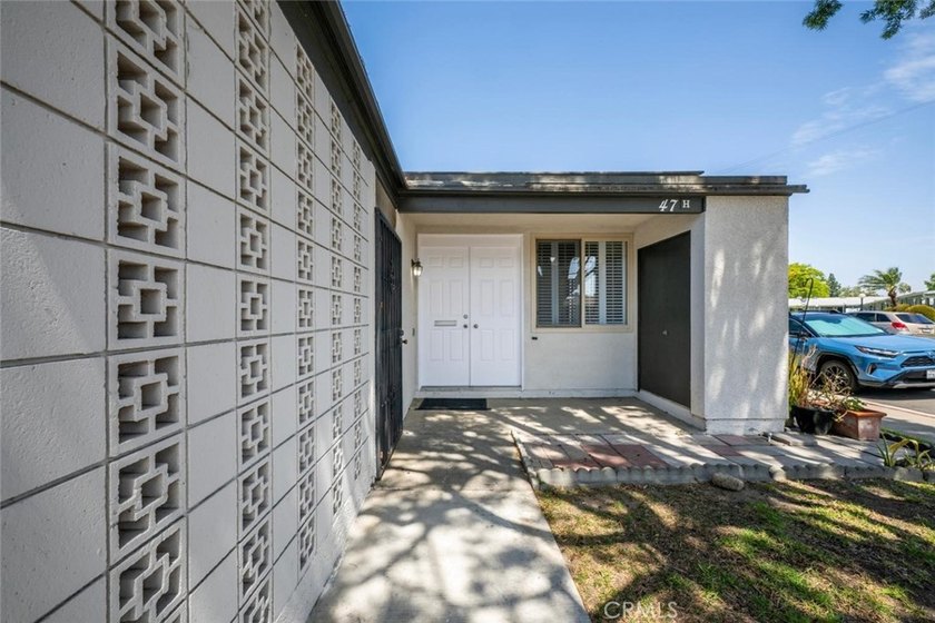 Mutual 15-47H ~ This rare almost original Atrium unit with 2 - Beach Other for sale in Seal Beach, California on Beachhouse.com