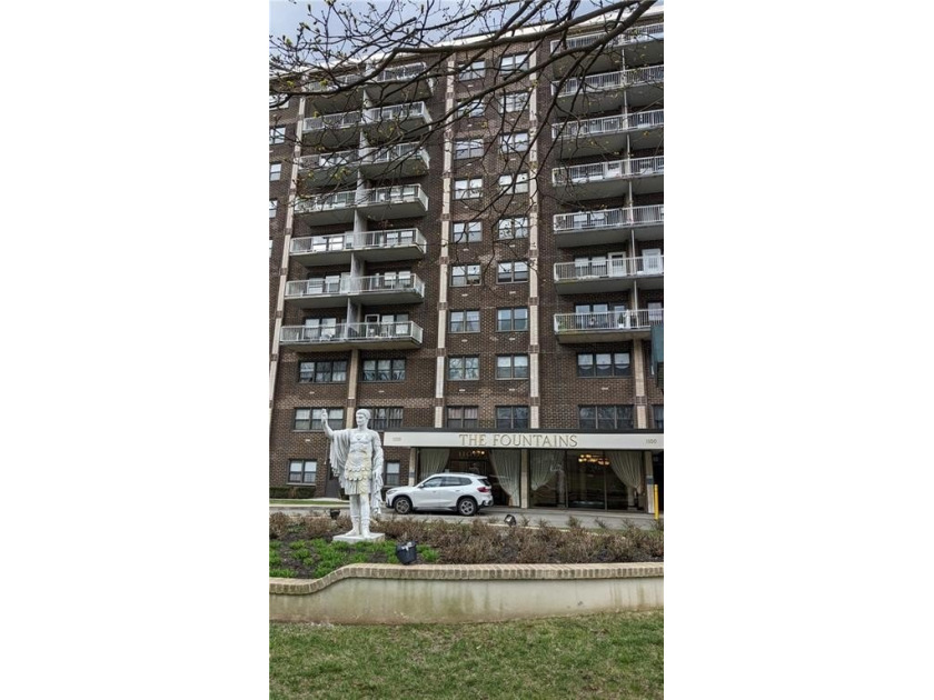 Welcome to this beautifully newly renovated and spacious ~1,000 - Beach Home for sale in Staten Island, New York on Beachhouse.com
