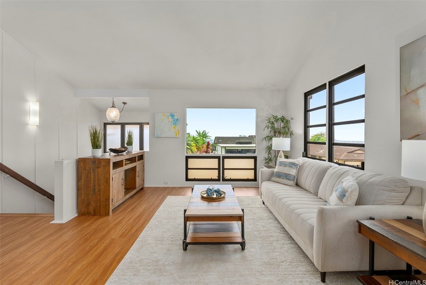 NEW LISTING IN HIGHLY SOUGHT-AFTER NEWTOWN ESTATES! This home - Beach Home for sale in Aiea, Hawaii on Beachhouse.com