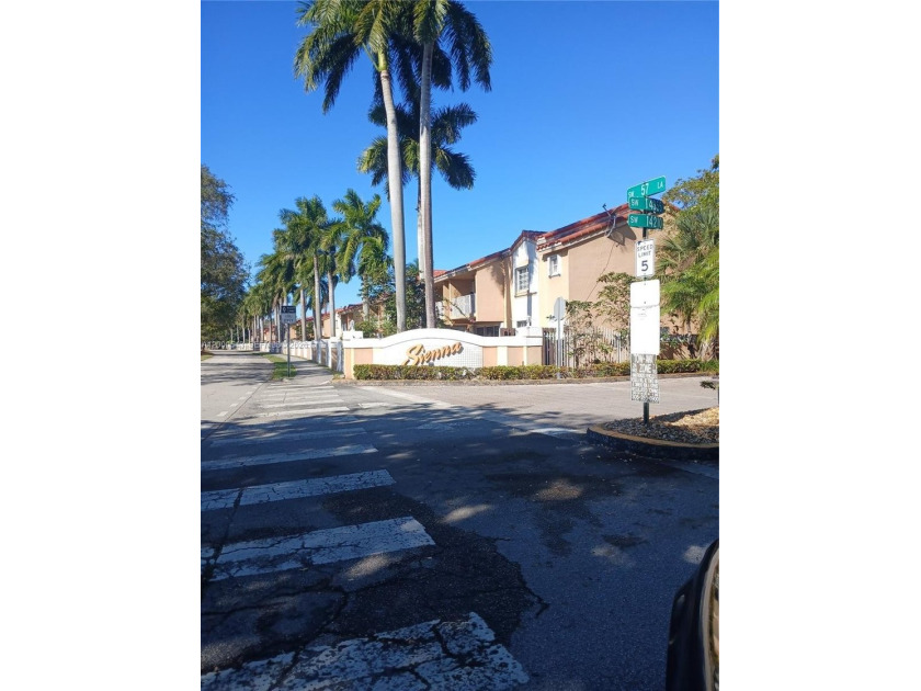 Spacious 2/2.5, tiled floors downstairs and wood upstairs, clean - Beach Townhome/Townhouse for sale in Miami, Florida on Beachhouse.com