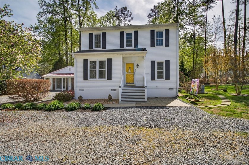 Discover effortless living in Urbanna Creek Farms with this - Beach Home for sale in Middlesex, Virginia on Beachhouse.com