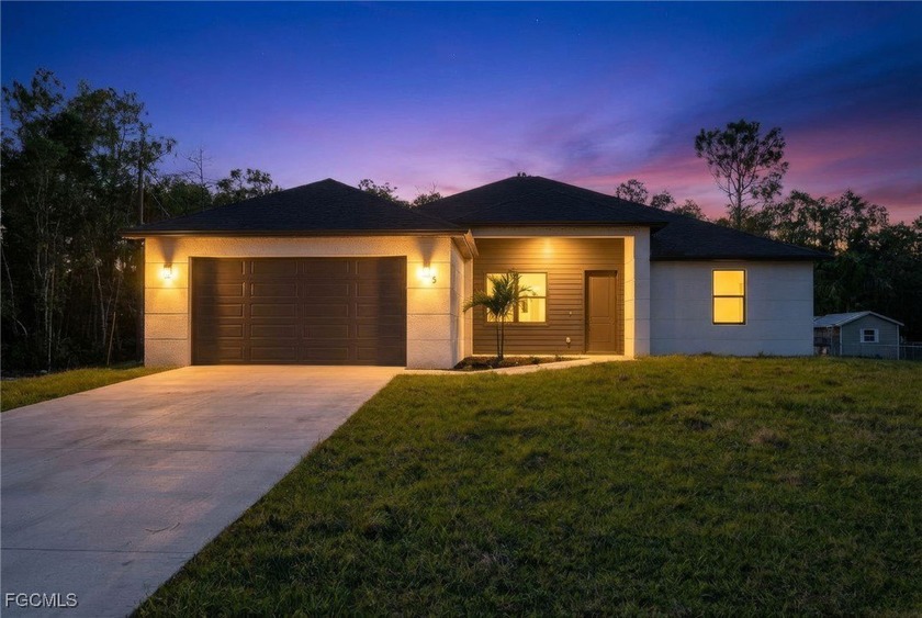 SELLER OFFERING CLOSING COST CONCESSIONS! Experience modern - Beach Home for sale in Lehigh Acres, Florida on Beachhouse.com