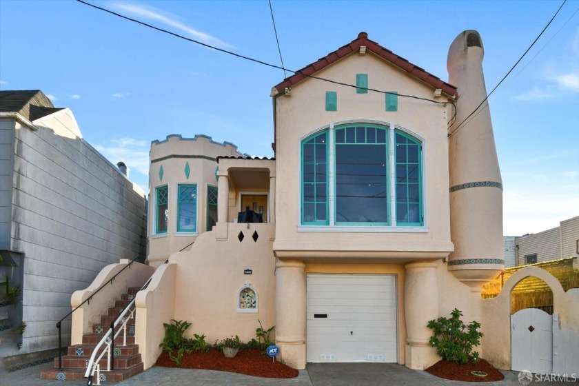 Very ornate, completely detached Rousseau-style home with - Beach Home for sale in San Francisco, California on Beachhouse.com