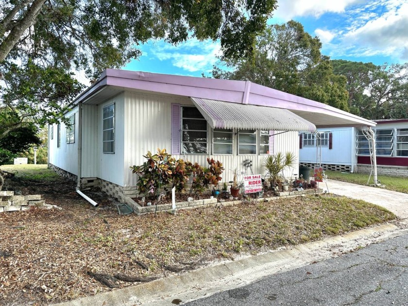 OWNER ANXIOUS. MUST SELL!!!  Large 2 brm 2 bath doublewide - Beach Home for sale in Largo, Florida on Beachhouse.com