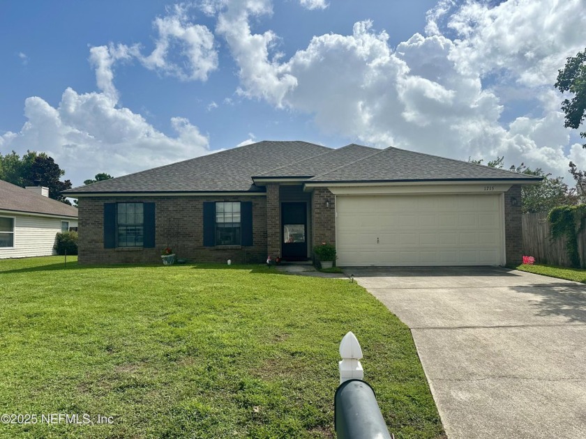 Cute single story home with 2 car garage and automatic opener - Beach Home for sale in Middleburg, Florida on Beachhouse.com