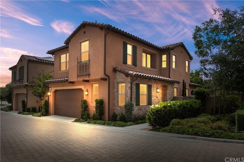 Welcome to the gorgeous community of Baker Ranch! This - Beach Home for sale in Lake Forest, California on Beachhouse.com