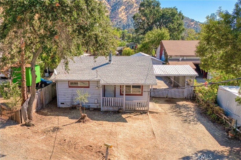 Super cute home ready for renovations and remodeling. This - Beach Home for sale in Nice, California on Beachhouse.com