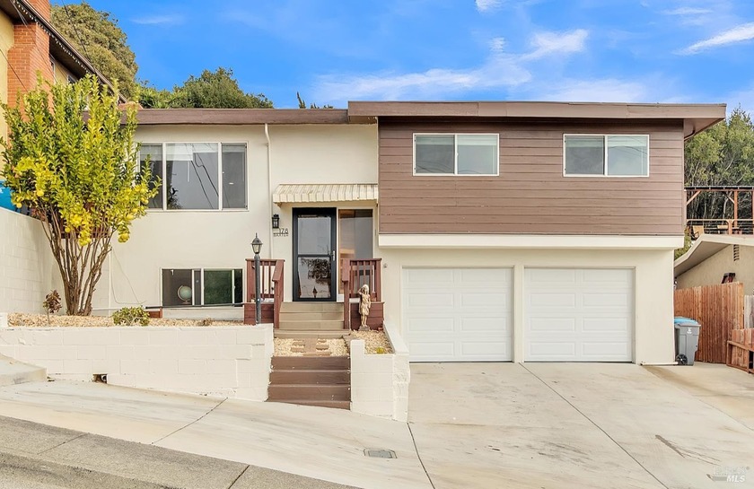Welcome to your dream home! This delightful single-family - Beach Home for sale in Vallejo, California on Beachhouse.com