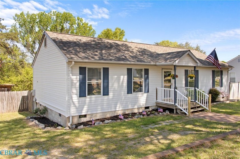 Welcome to 7437 Camp Okee Dr, Gloucester Point?a move-in-ready - Beach Home for sale in Gloucester, Virginia on Beachhouse.com