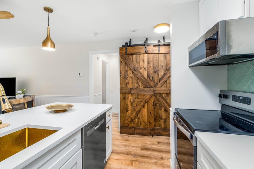 Beautifully transformed main-level, no-stairs 1-bedroom, 1-bath - Beach Condo for sale in Brewster, Massachusetts on Beachhouse.com