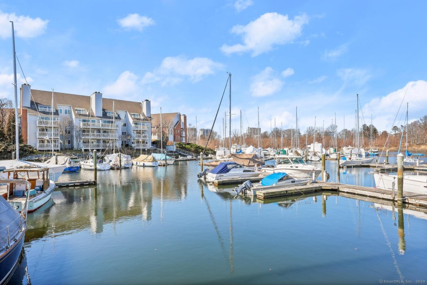 Direct Water Front Schooner Cove. This main level 2/3 bedroom 2 - Beach Condo for sale in Stamford, Connecticut on Beachhouse.com