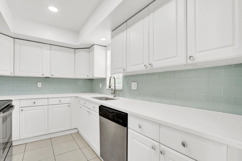 LOCATION, LOCATION, LOCATION! Located in the heart of Palm Beach - Beach Condo for sale in Palm Beach Gardens, Florida on Beachhouse.com