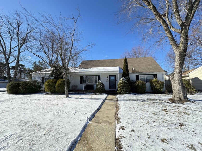 Sought after Lake Riviera, 4 bedroom, 2 bath cape cod on corner - Beach Home for sale in Brick, New Jersey on Beachhouse.com