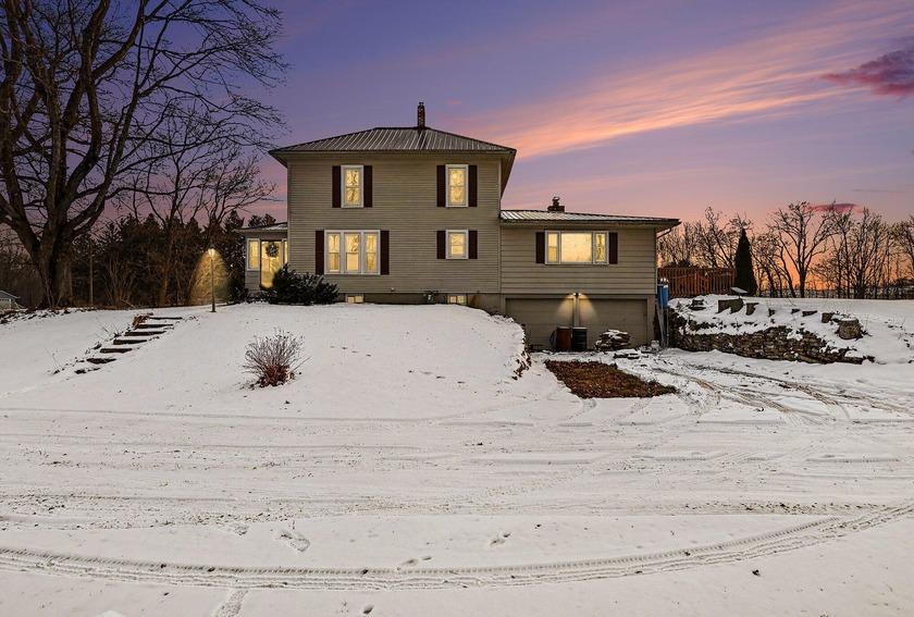 MOTIVATED SELLERS!!! HOME WARRANTY FOR 1 YEAR! SPACIOUS 2-STORY - Beach Home for sale in Osseo, Michigan on Beachhouse.com