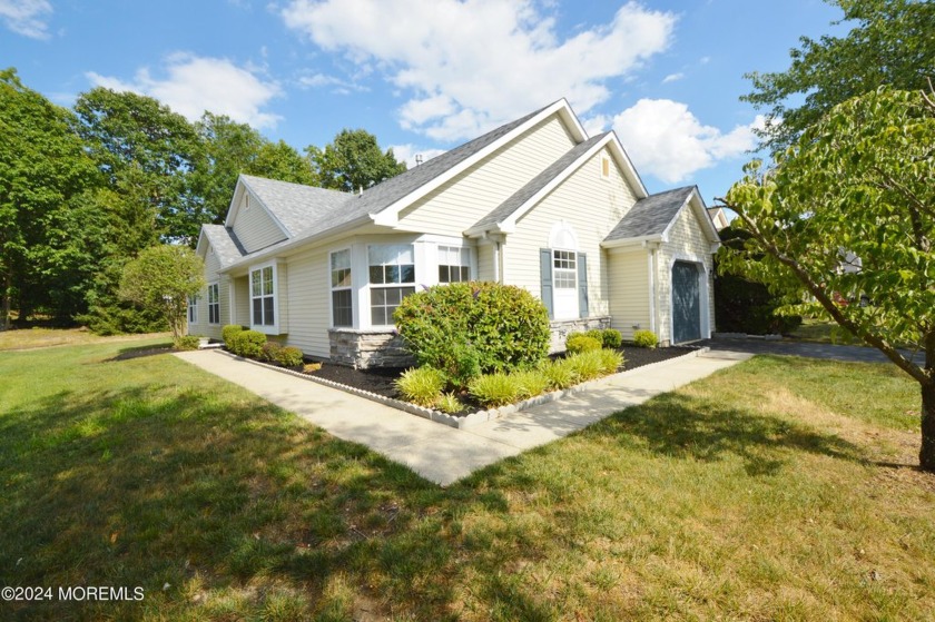 HURRY! Move right into this Beautifully Refreshed and Well Cared - Beach Home for sale in Toms River, New Jersey on Beachhouse.com