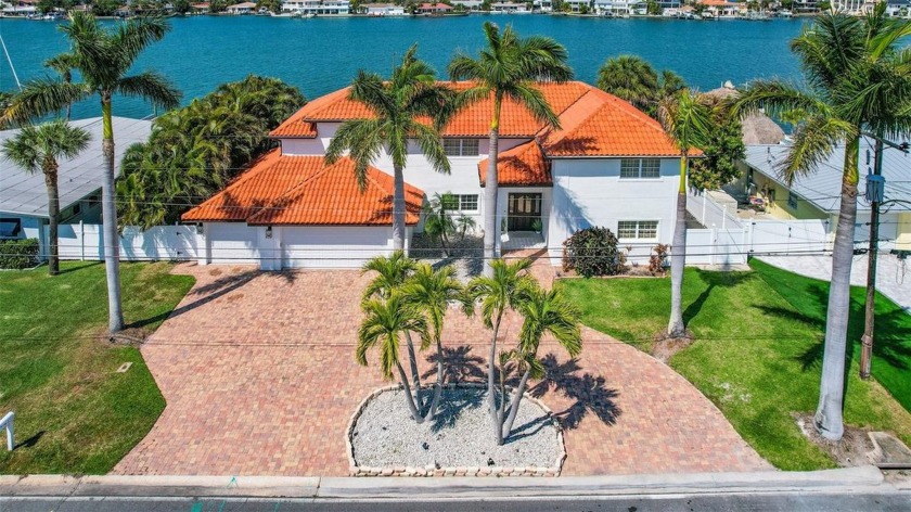 WOW!!!! LOT VALUE WITH EXPANSIVE WATERFRONT VIEWS IS THE - Beach Home for sale in ST Pete Beach, Florida on Beachhouse.com