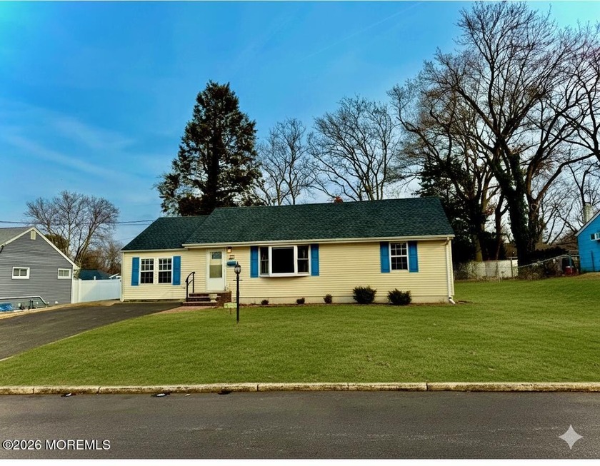 Beautiful expanded ranch in sought-after neighborhood! Home - Beach Home for sale in Middletown, New Jersey on Beachhouse.com