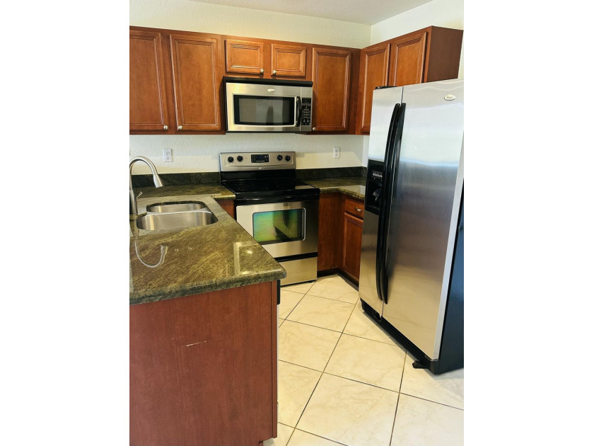 *MOTIVATED* Spacious and spotless 3BR, 2.5 bath, 2 story - Beach Townhome/Townhouse for sale in Stuart, Florida on Beachhouse.com
