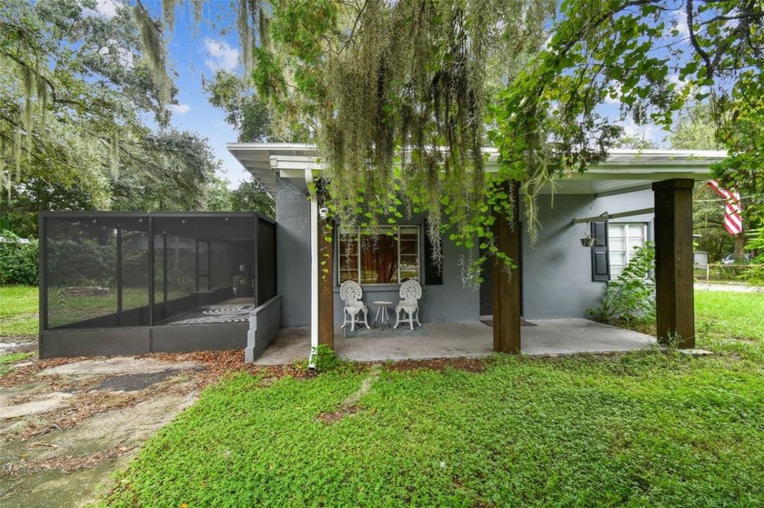 ABSOLUTELY CHARMING, Two bedroom, One bath on EXPANSIVE CORNER - Beach Home for sale in Tampa, Florida on Beachhouse.com