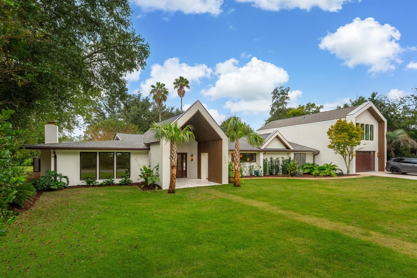 SHOWING FOR BACK UP OFFERS! Just minutes from downtown - Beach Home for sale in Charleston, South Carolina on Beachhouse.com