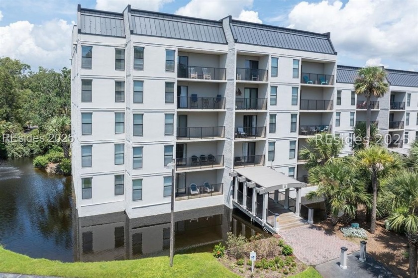 Gorgeous 5th floor corner penthouse condo ready for your next - Beach Condo for sale in Hilton Head Island, South Carolina on Beachhouse.com