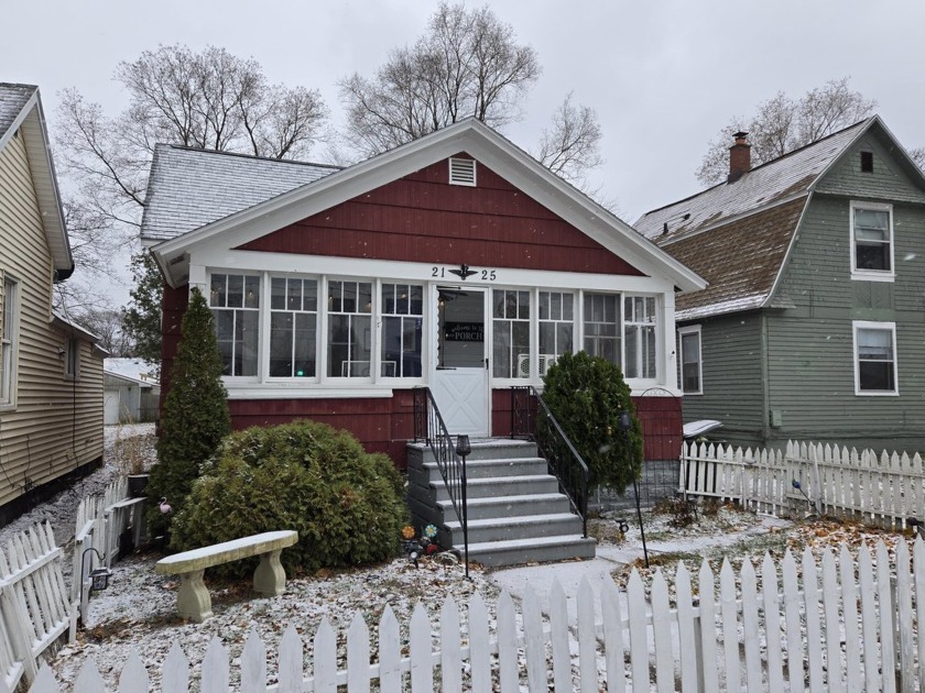 Welcome to 2125 Harrison Ave. , a delightful 3 bedroom, 1 bath - Beach Home for sale in Muskegon, Michigan on Beachhouse.com