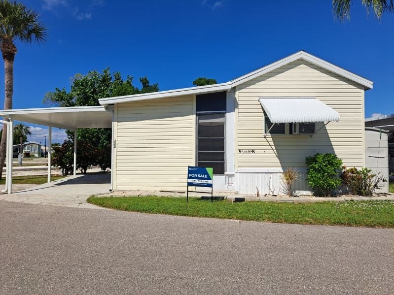 Discover this charming 1992 park trailer with an attached lanai - Beach Home for sale in Punta Gorda, Florida on Beachhouse.com