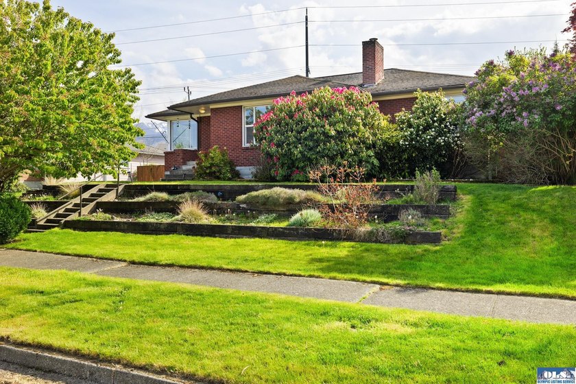 This Classic Cherry Hill home is a delight! Great layout with - Beach Home for sale in Port Angeles, Washington on Beachhouse.com