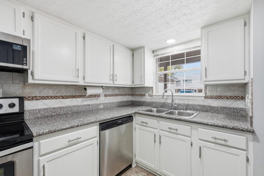 This updated two-story townhome in Fort Walton Beach checks - Beach Townhome/Townhouse for sale in Fort Walton Beach, Florida on Beachhouse.com