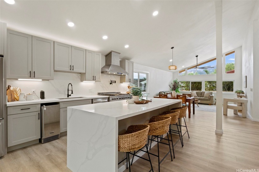 Price Improvement!! Beautiful Kalama Valley home comes with 4 - Beach Home for sale in Honolulu, Hawaii on Beachhouse.com