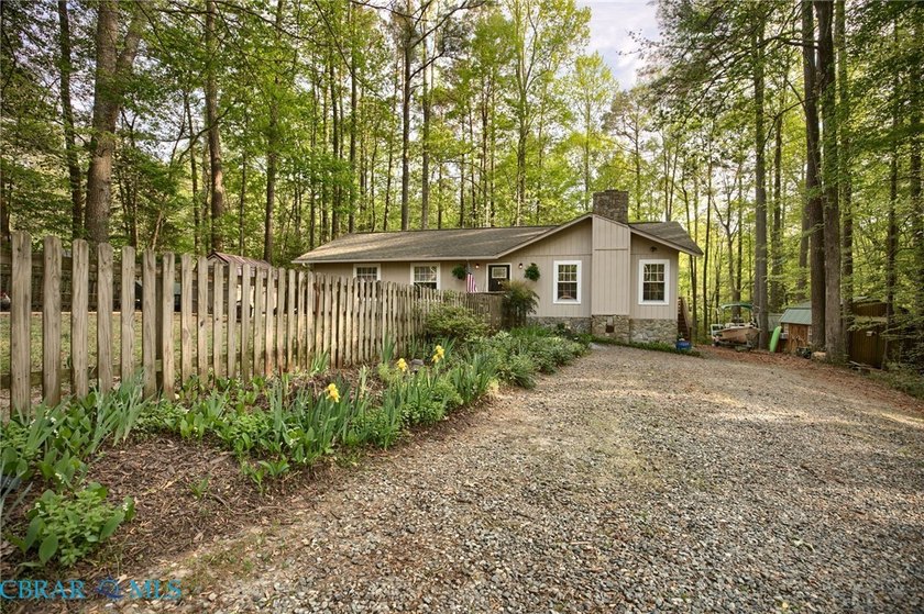 If you are looking for a 1-story rancher with lots of privacy - Beach Home for sale in Gloucester, Virginia on Beachhouse.com