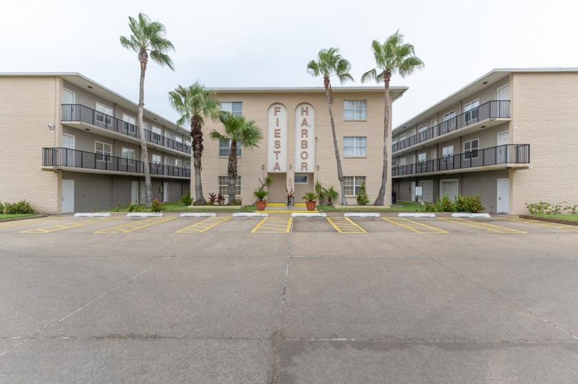 Beautifully updated efficiency condominium located in a small - Beach Condo for sale in South Padre Island, Texas on Beachhouse.com