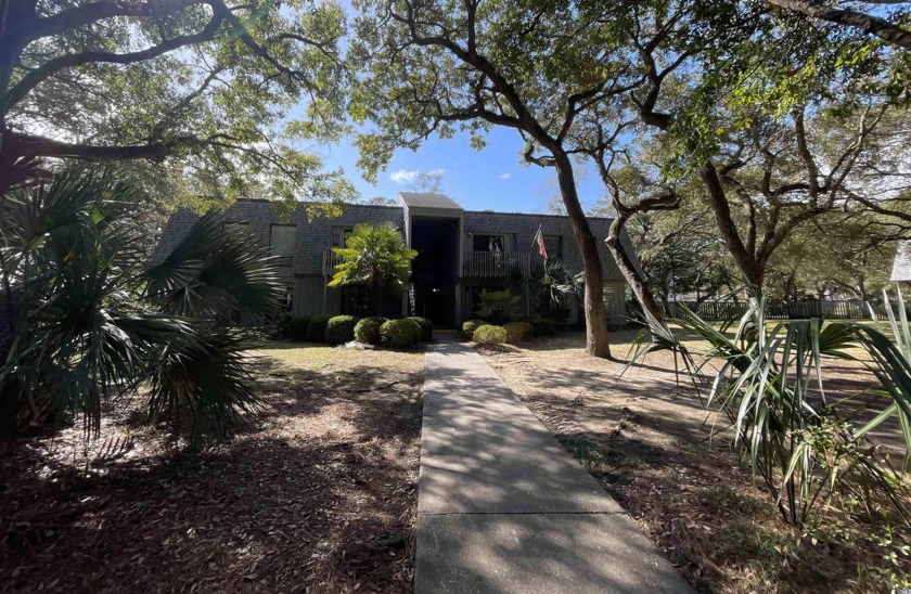 Beautifully updated 2 bedroom,1.5 bath condo is being sold - Beach Condo for sale in Pawleys Island, South Carolina on Beachhouse.com