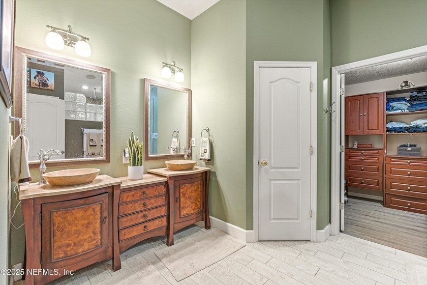 Beautifully upgraded 4-bedroom, 3-bath home on DEEP WATER. The - Beach Home for sale in Jacksonville, Florida on Beachhouse.com