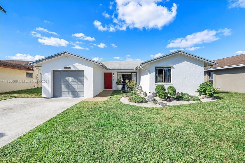 Beautiful 3 Bedroom 2 Bath Waterfront Home With 1 Car Garage And - Beach Home for sale in Sunrise, Florida on Beachhouse.com