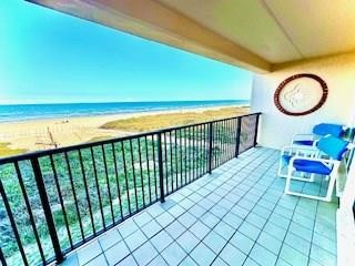 Immaculately decorated 2 bedroom, 2 bath furnished condo with - Beach Condo for sale in South Padre Island, Texas on Beachhouse.com