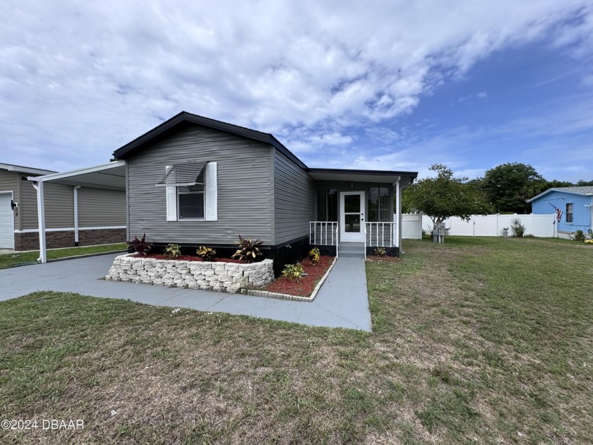 BEAUTIFUL LAKE FRONT MOBILHOME! TOTALLY UPGRADED 2 BEDROOMS 2 - Beach Home for sale in South Daytona, Florida on Beachhouse.com