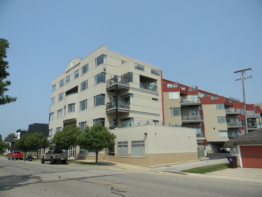 AMAZING VIEWS!!! This top floor, 2 Bed, 2.5 bath, two-story - Beach Condo for sale in Ludington, Michigan on Beachhouse.com