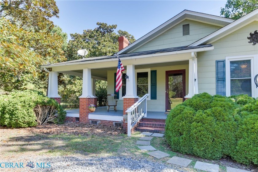 Craftsman charm galore! 1933 cottage with high ceilings (9.5') - Beach Home for sale in Susan, Virginia on Beachhouse.com