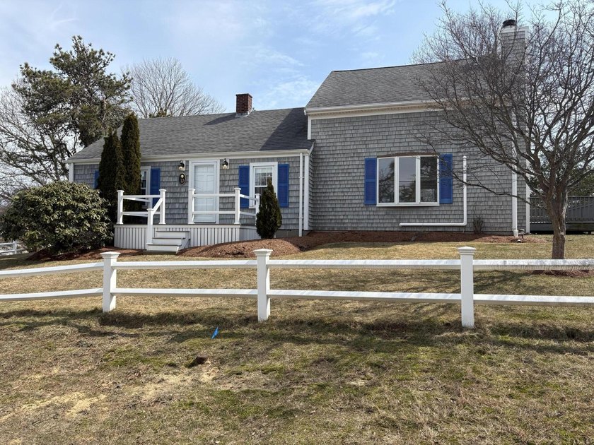 Here's your chance to be in this charming Cape Cod style home - Beach Home for sale in West Yarmouth, Massachusetts on Beachhouse.com