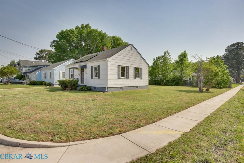 Cute Cottage close to Buckroe Beach and Fort Monroe National - Beach Home for sale in Hampton, Virginia on Beachhouse.com