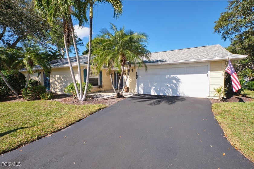 Adorable updated cottage featuring newer kitchen and baths - Beach Home for sale in Fort Myers, Florida on Beachhouse.com