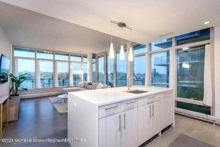 Beautifully maintained 2 bedroom 2 full bath condo in the Lofts - Beach Condo for sale in Long Branch, New Jersey on Beachhouse.com