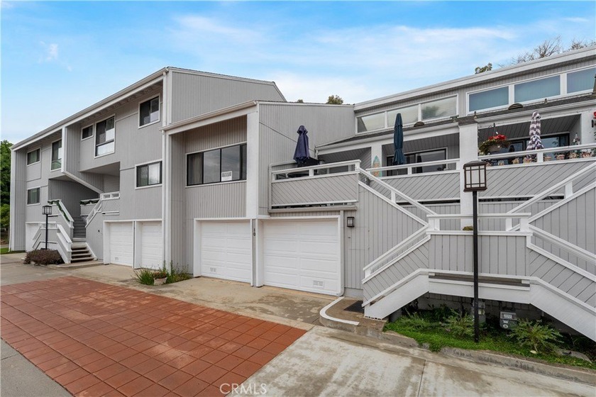 Welcome to beach living in this bright and spacious unit in - Beach Condo for sale in Newport Beach, California on Beachhouse.com