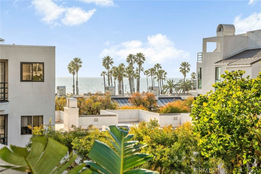 One of the better views in Sea Colony! 4th floor Ocean View Unit - Beach Condo for sale in Santa Monica, California on Beachhouse.com