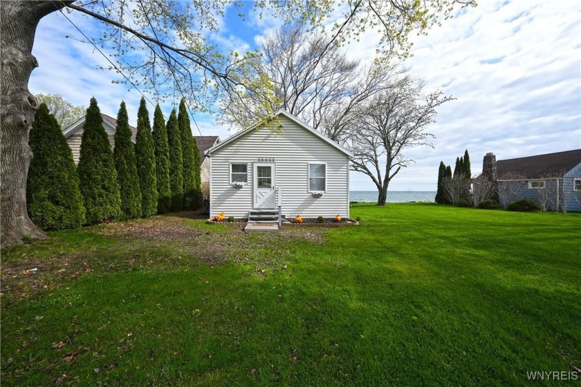 Welcome to 10651 Lomond Shore W.  This Charming and Cozy cottage - Beach Home for sale in Kendall, New York on Beachhouse.com